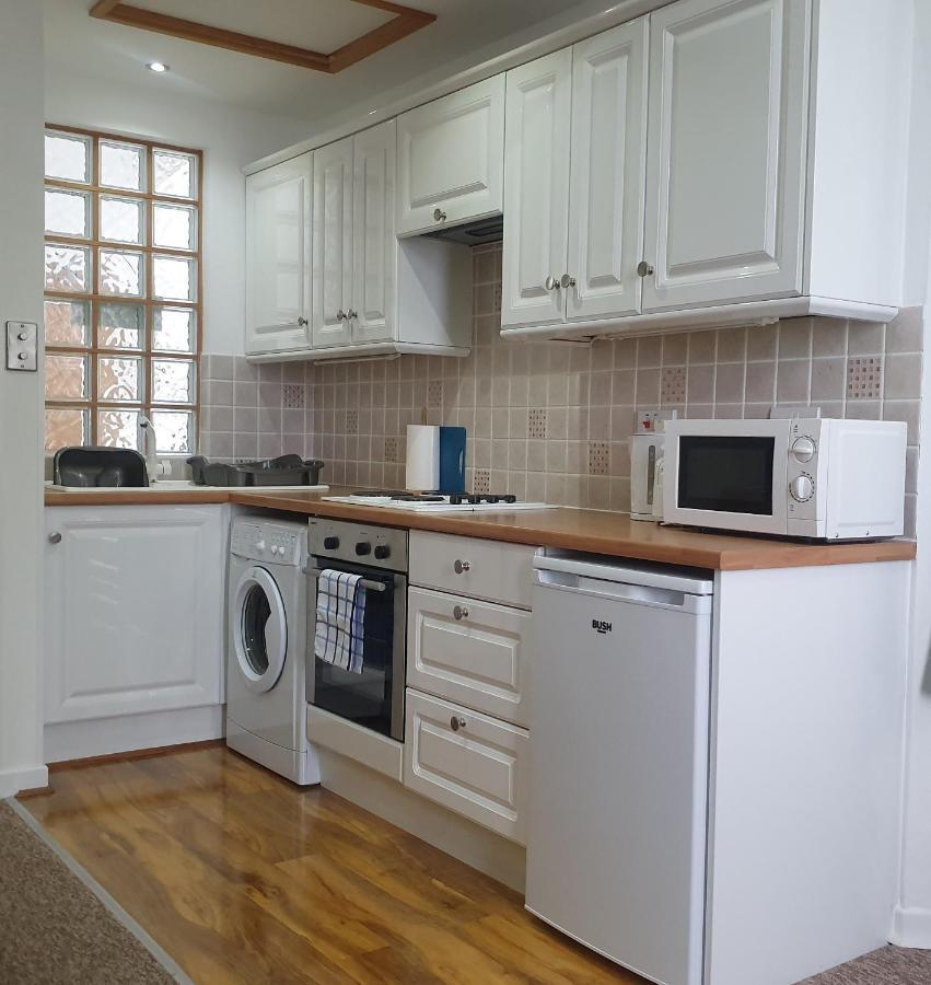 A Beautiful Apartment With Stunning Sea Views & Private Balcony Bournemouth Kültér fotó