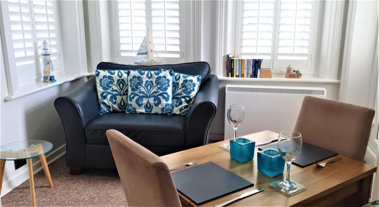 A Beautiful Apartment With Stunning Sea Views & Private Balcony Bournemouth Kültér fotó