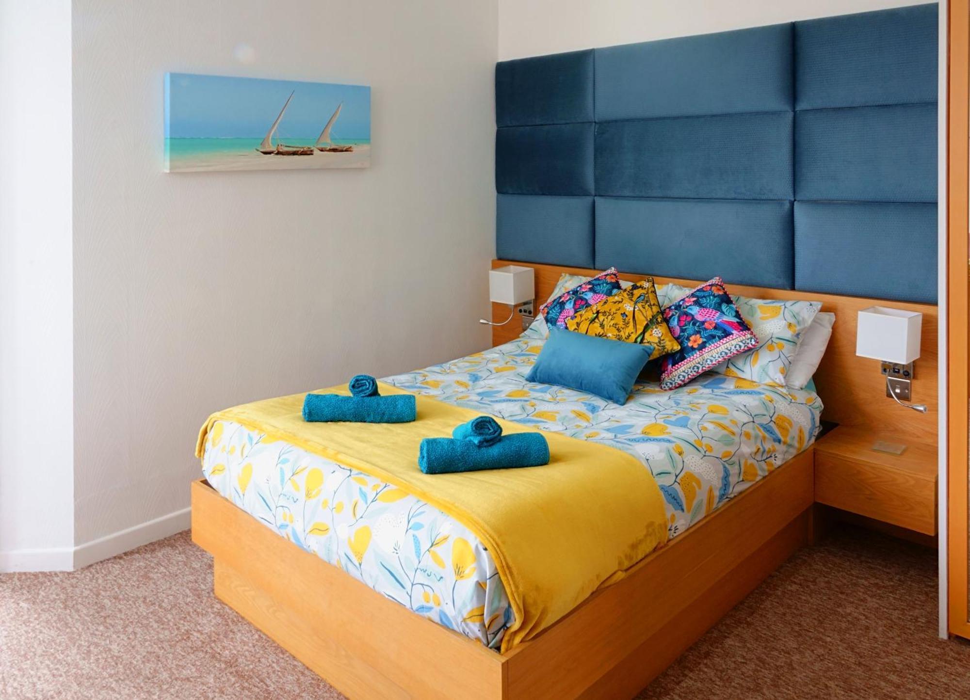 A Beautiful Apartment With Stunning Sea Views & Private Balcony Bournemouth Kültér fotó